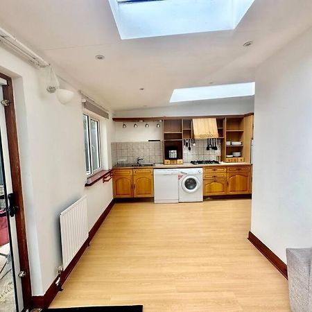 Вилла 4 Bed House In Daneby Road,Se6 Catford Экстерьер фото