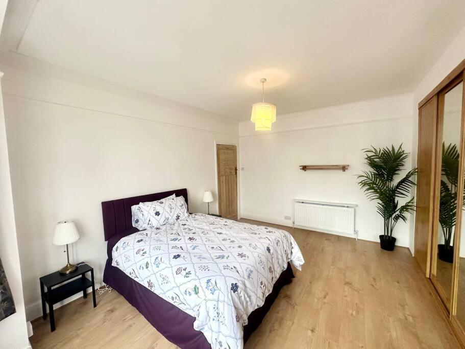 Вилла 4 Bed House In Daneby Road,Se6 Catford Экстерьер фото