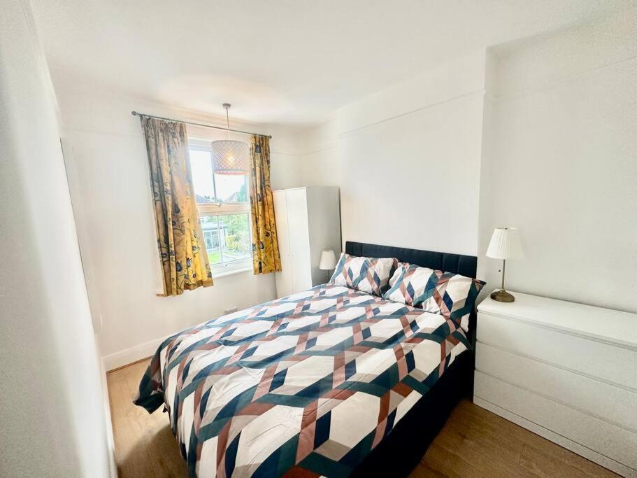 Вилла 4 Bed House In Daneby Road,Se6 Catford Экстерьер фото