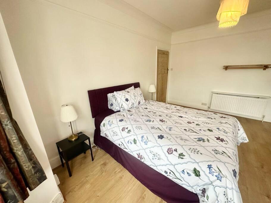 Вилла 4 Bed House In Daneby Road,Se6 Catford Экстерьер фото