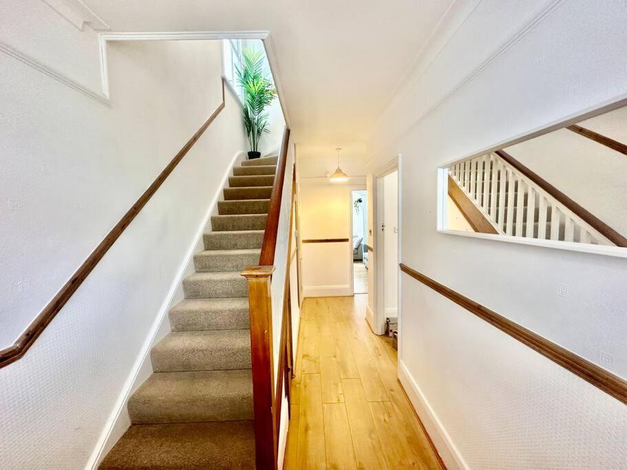 Вилла 4 Bed House In Daneby Road,Se6 Catford Экстерьер фото