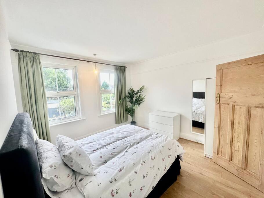 Вилла 4 Bed House In Daneby Road,Se6 Catford Экстерьер фото
