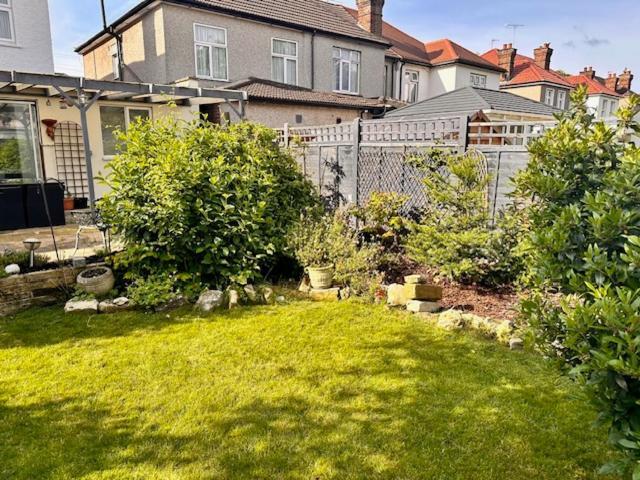 Вилла 4 Bed House In Daneby Road,Se6 Catford Экстерьер фото